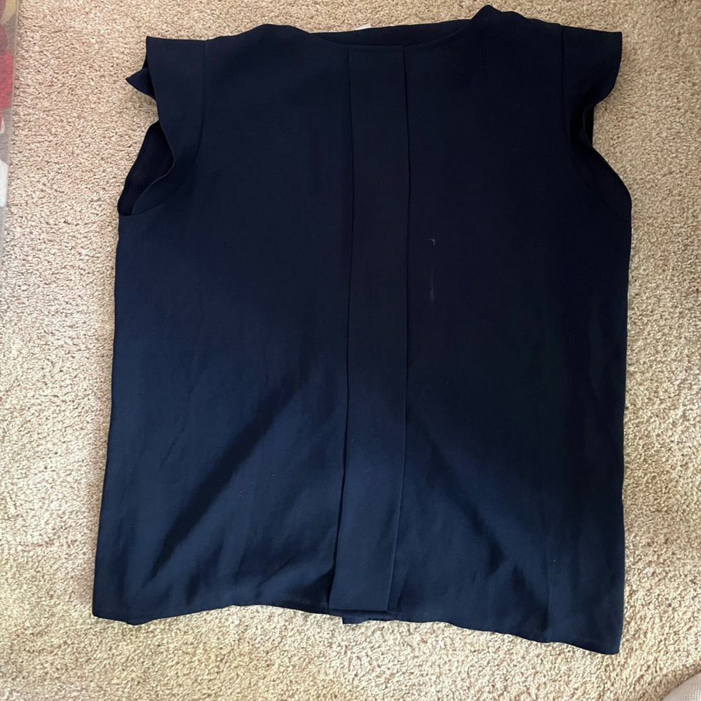 Tahari short sleeve blouse
